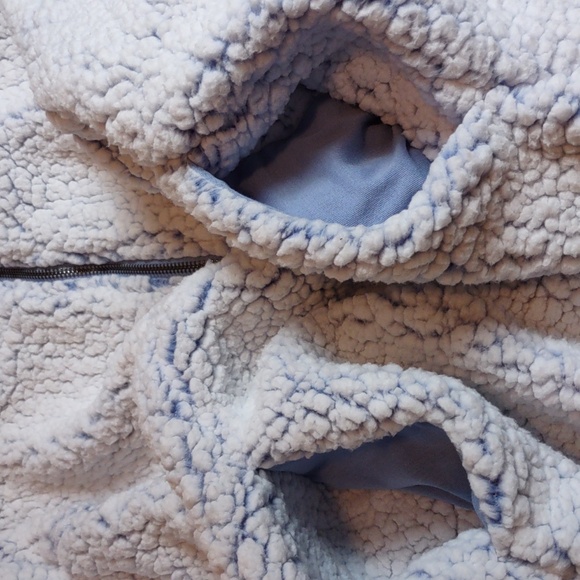 Playing For Keeps Large Frosted Blue Sherpa Half Zip Pullover - Picture 15 of 16